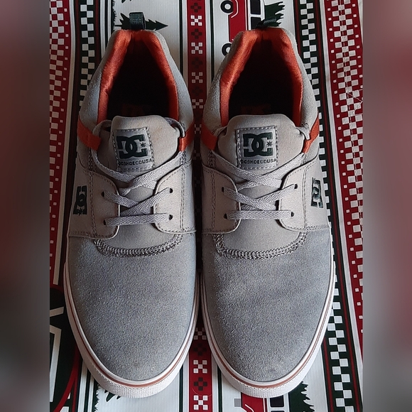 DC Shoe Co. Heathrow Vulc Low Tops - Picture 5 of 12